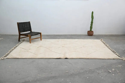 Handmade beige beni ouarain rug diamond pattern bedroom decor
