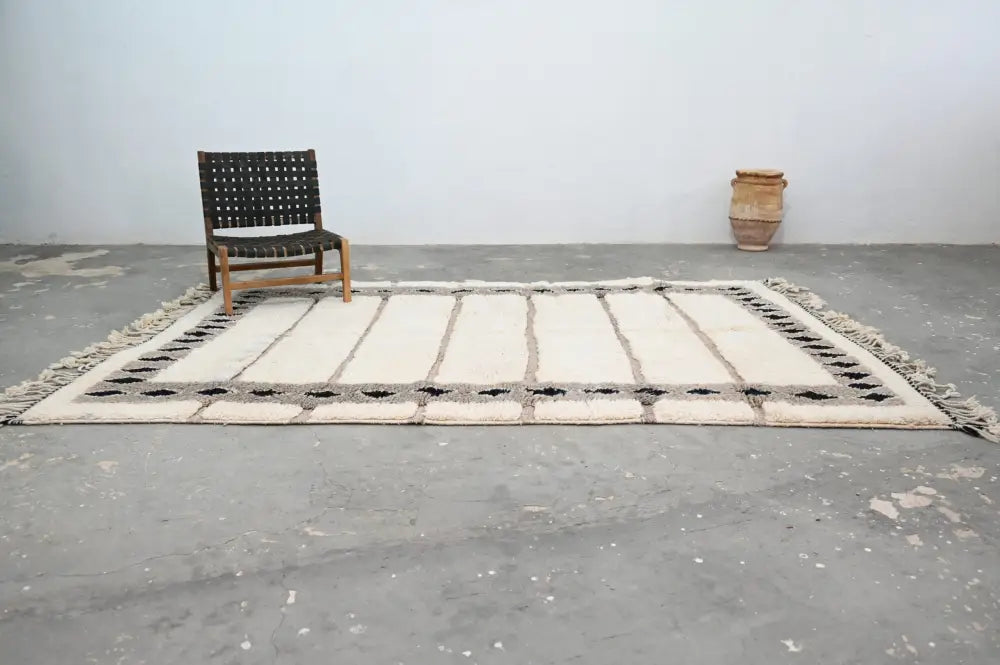Handmade beige & gray beni ouarain rug – living room decor
