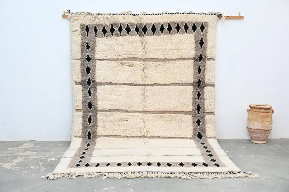 Handmade beige & gray beni ouarain rug – living room decor