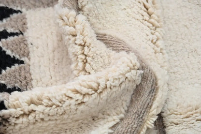 Handmade beige & gray beni ouarain rug – living room decor