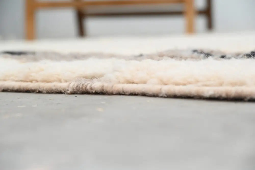 Handmade beige & gray beni ouarain rug – living room decor