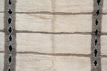 Handmade beige & gray beni ouarain rug – living room decor