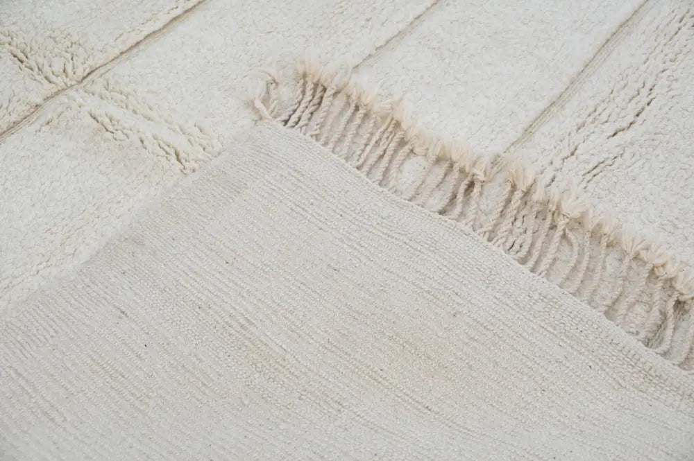 Traditional cream handwoven beni ouarain rug bedroom chunky knit decor