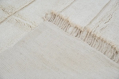 Traditional cream handwoven beni ouarain rug bedroom chunky knit decor