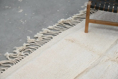 Traditional cream handwoven beni ouarain rug bedroom chunky knit decor