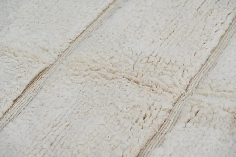 Traditional cream handwoven beni ouarain rug bedroom chunky knit decor