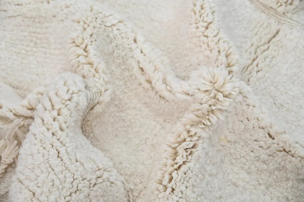 Traditional cream handwoven beni ouarain rug bedroom chunky knit decor
