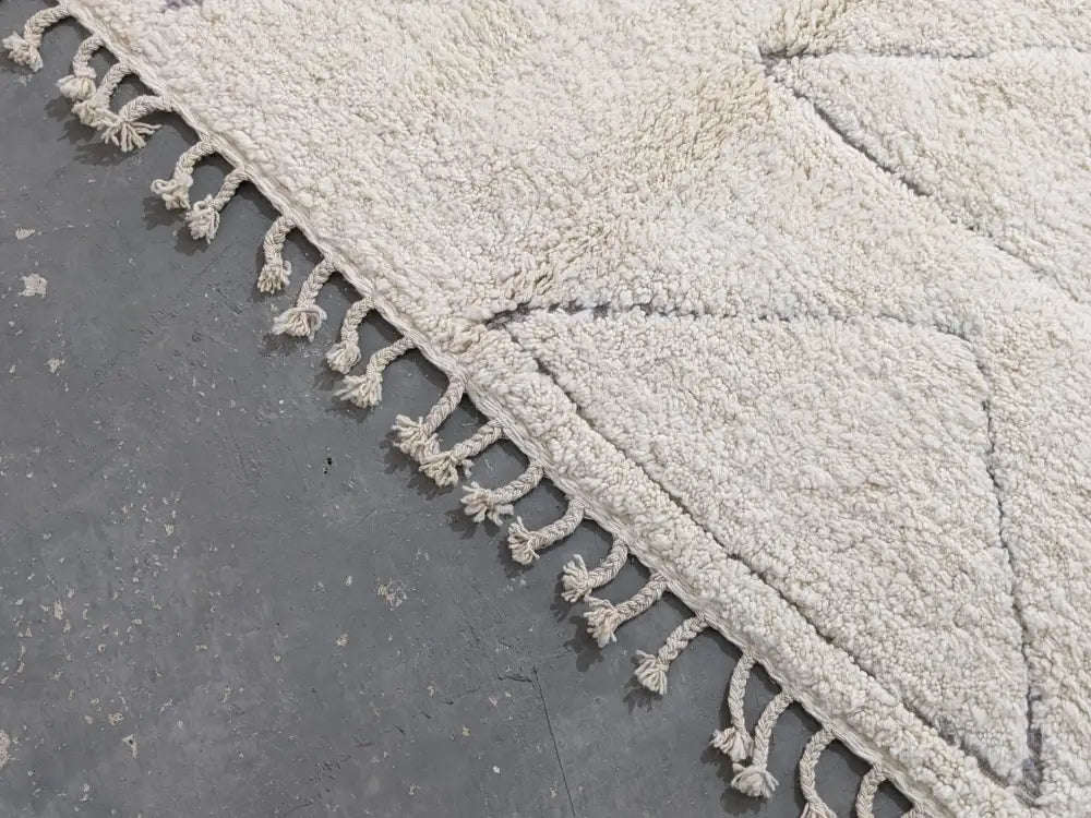 Handmade beige beni ouarain rug – living room geometric decor