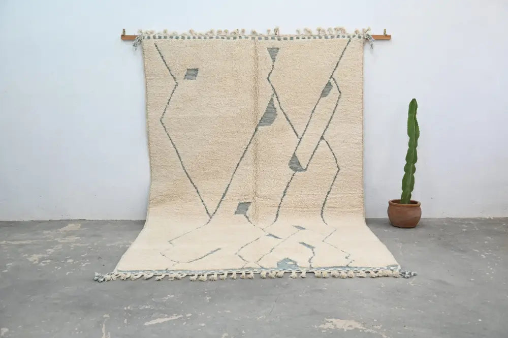 Handmade beni ouarain rug beige & cream geometric bedroom decor
