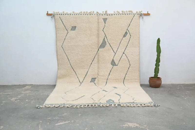 Handmade beni ouarain rug beige & cream geometric bedroom decor
