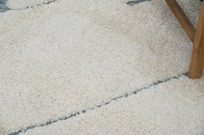 Handmade beni ouarain rug beige & cream geometric bedroom decor