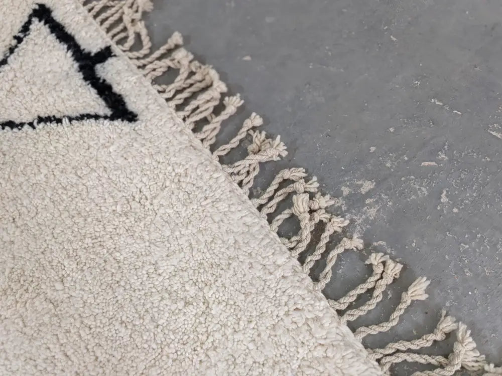 Handmade beige & black beni ouarain rug bedroom wool decor