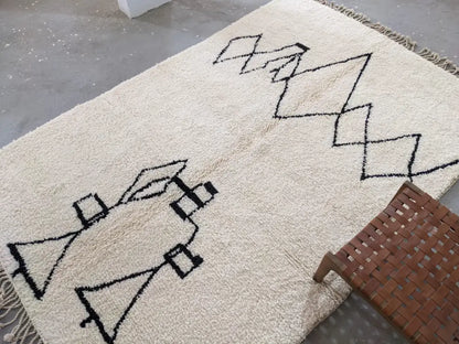 Handmade beige & black beni ouarain rug bedroom wool decor