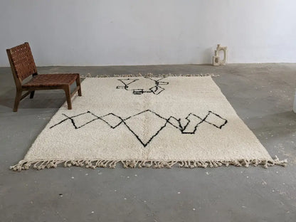 Handmade beige & black beni ouarain rug bedroom wool decor