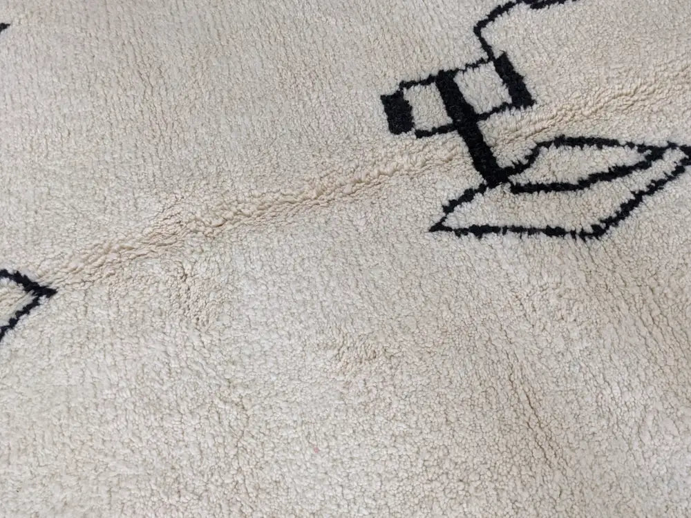 Handmade beige & black beni ouarain rug bedroom wool decor