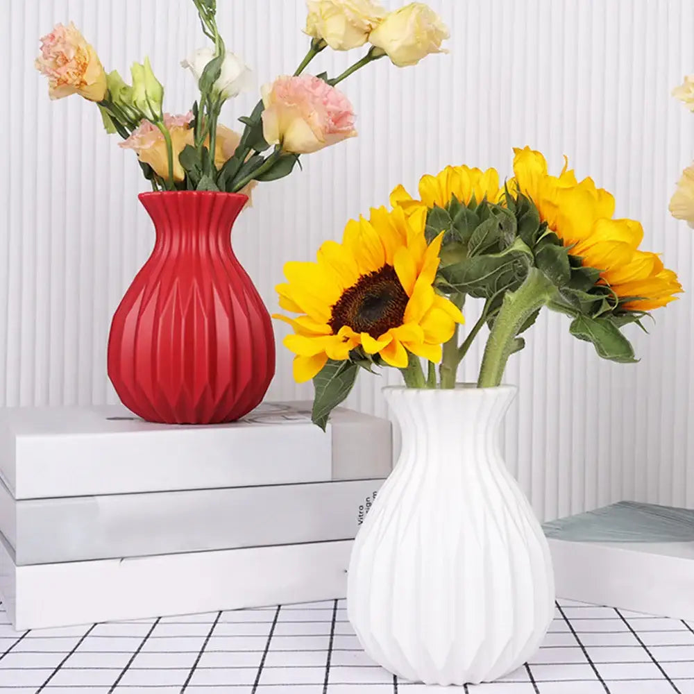 Glossy ribbed plastic flower vase set for living room decor