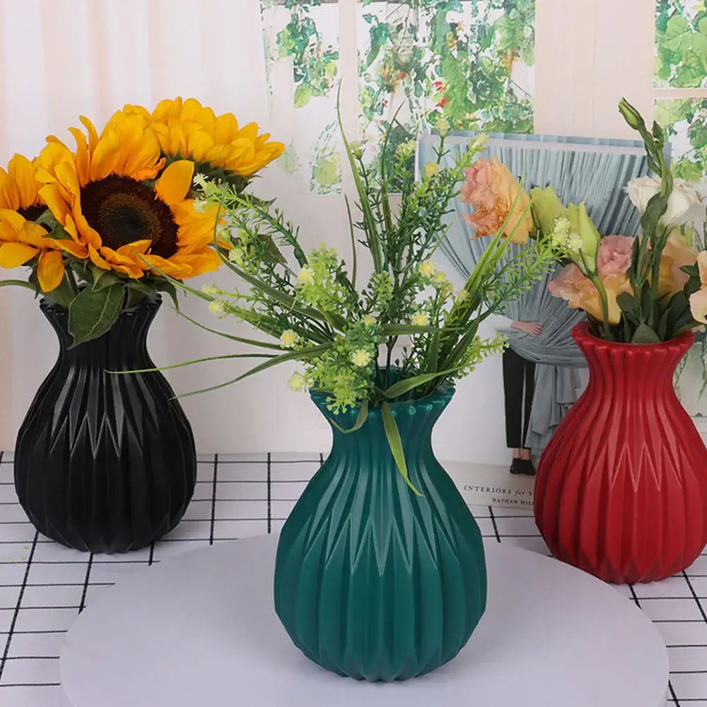 Glossy ribbed plastic flower vase set for living room decor
