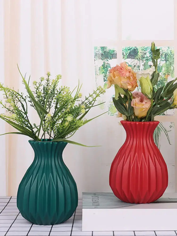Glossy ribbed plastic flower vase set for living room decor