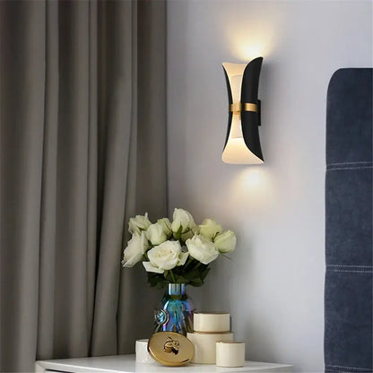 Modern curved black & white wall lamp – bedroom gold accent light