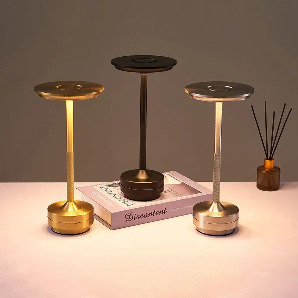 Retro metallic simple charging led desk lamp for restaurant or bedroom