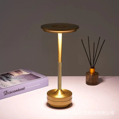 Retro metallic simple charging led desk lamp for restaurant or bedroom