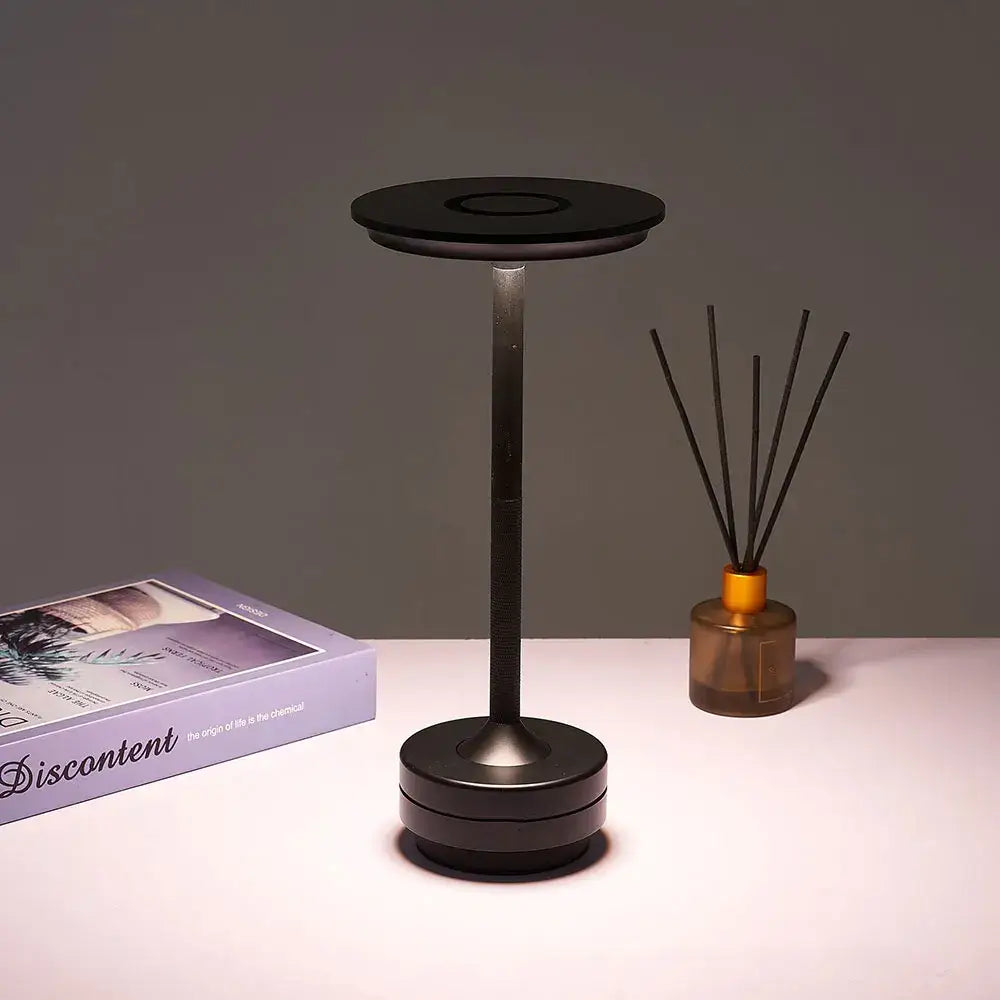 Retro metallic simple charging led desk lamp for restaurant or bedroom