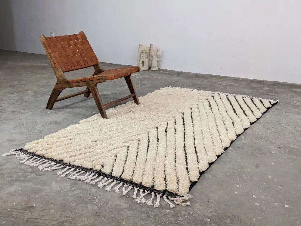 Traditional beni ouarain cream & black wool rug living room