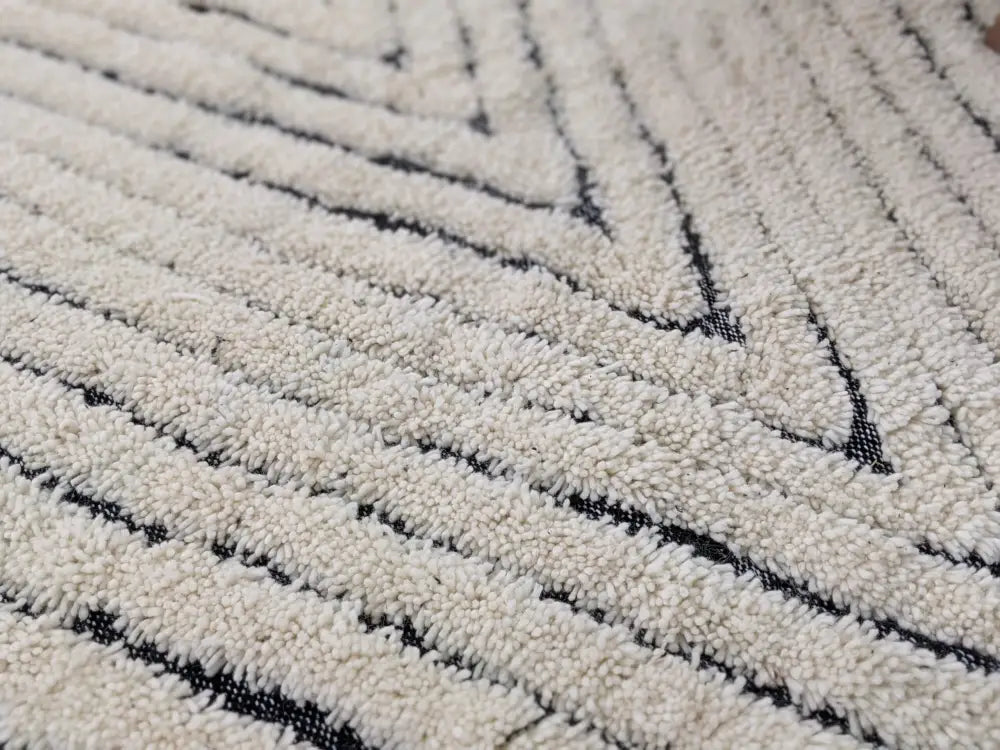 Traditional beni ouarain cream & black wool rug living room