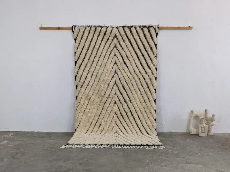 Traditional beni ouarain cream & black wool rug living room