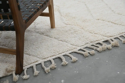 Handwoven cream and black tapis beni ouarain living room rug