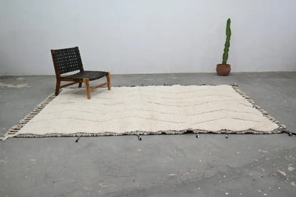 Handwoven cream and black tapis beni ouarain living room rug