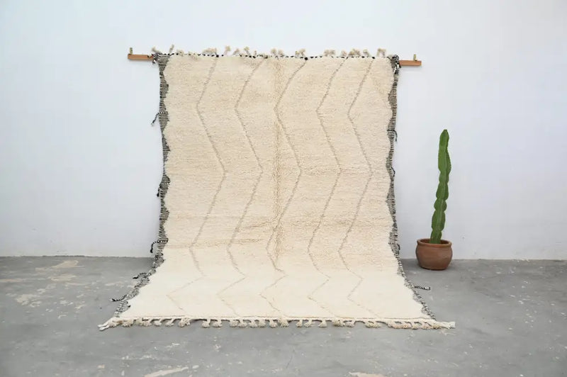Handwoven cream and black tapis beni ouarain living room rug