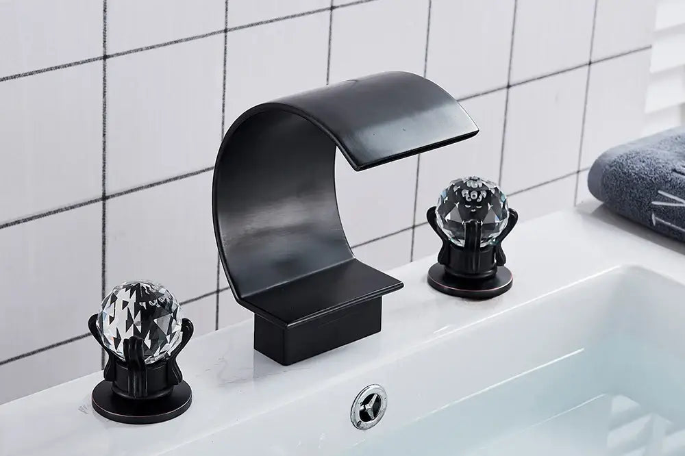 Luxury gold waterfall bathroom basin faucet with crystal knob