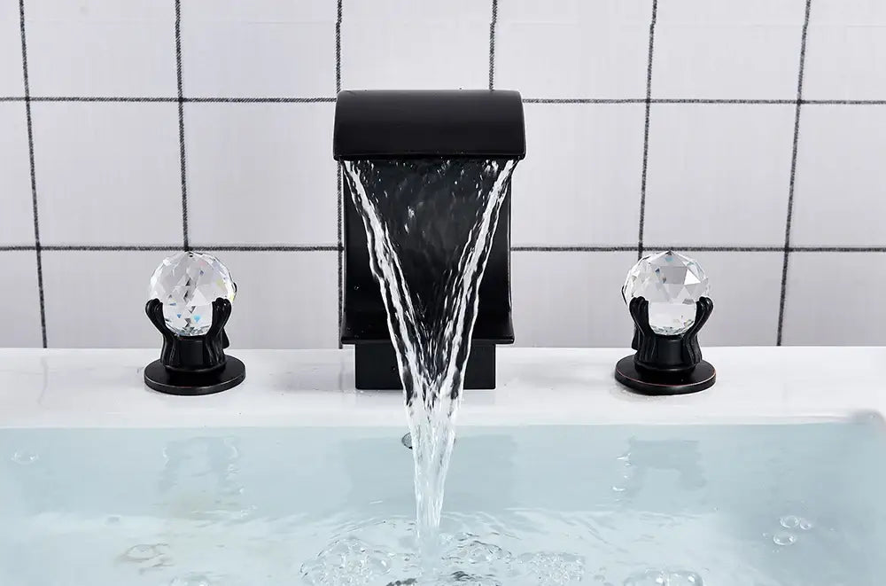 Luxury gold waterfall bathroom basin faucet with crystal knob