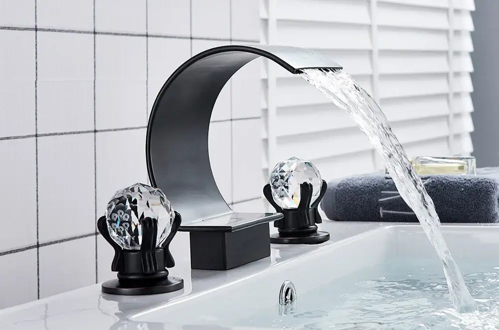Luxury gold waterfall bathroom basin faucet with crystal knob