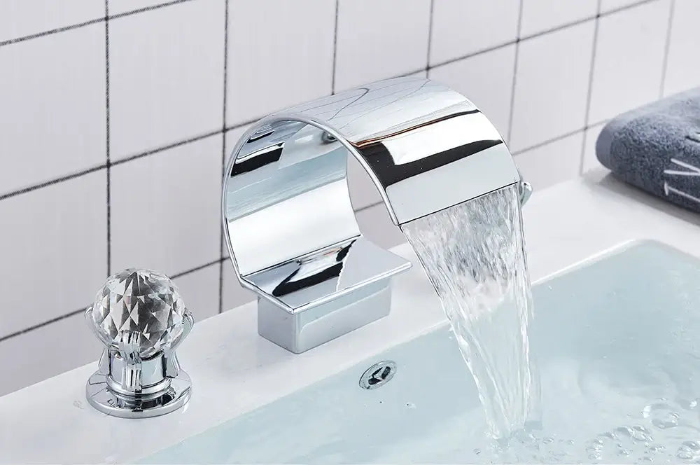 Luxury gold waterfall bathroom basin faucet with crystal knob