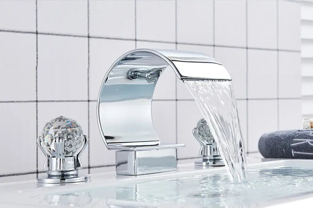 Luxury gold waterfall bathroom basin faucet with crystal knob