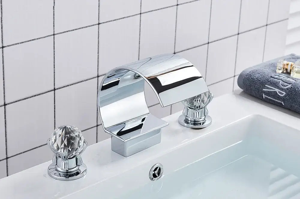 Luxury gold waterfall bathroom basin faucet with crystal knob