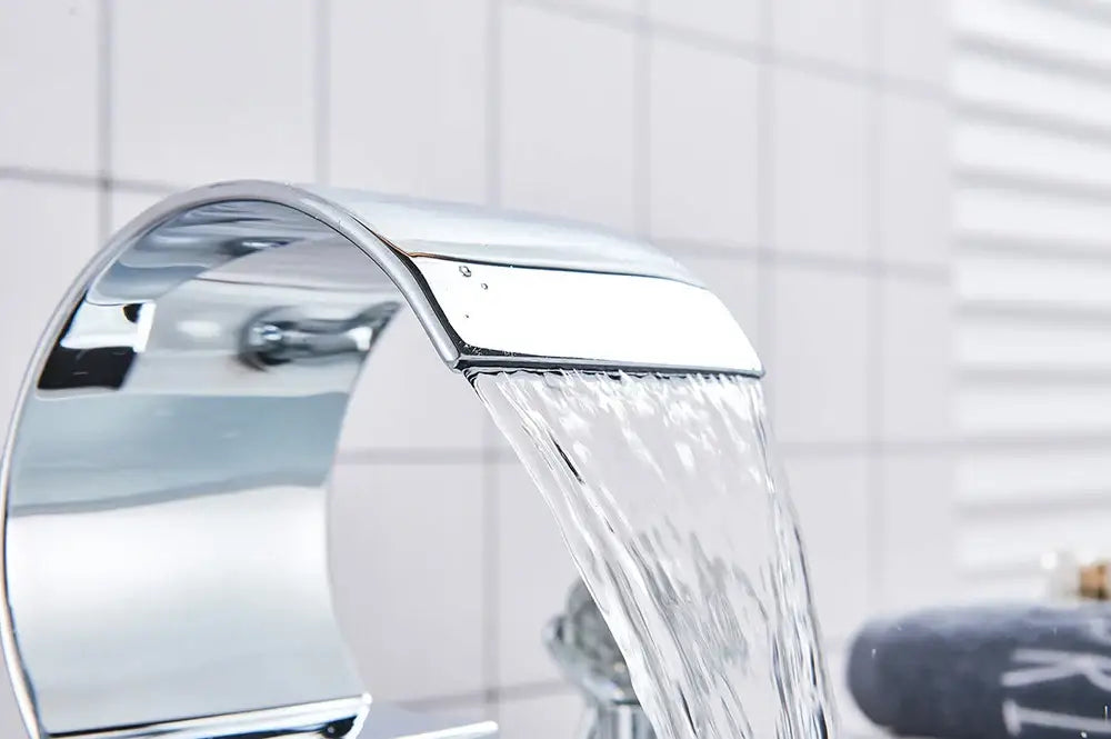 Luxury gold waterfall bathroom basin faucet with crystal knob