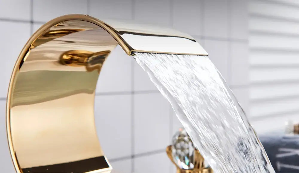 Luxury gold waterfall bathroom basin faucet with crystal knob