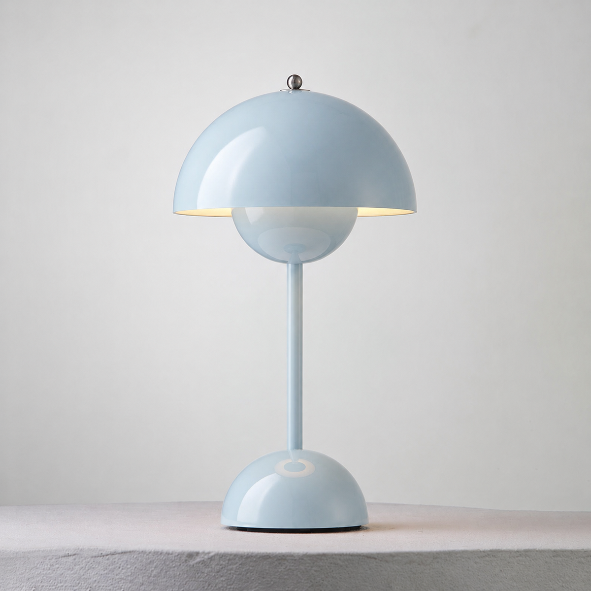 Flowerpot VP9 Portable Table Lamp