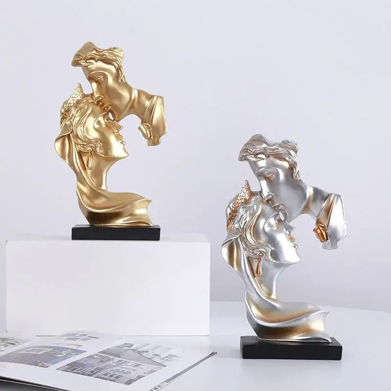 Elegant silver & gold 26cm resin kissing couple – living room decor