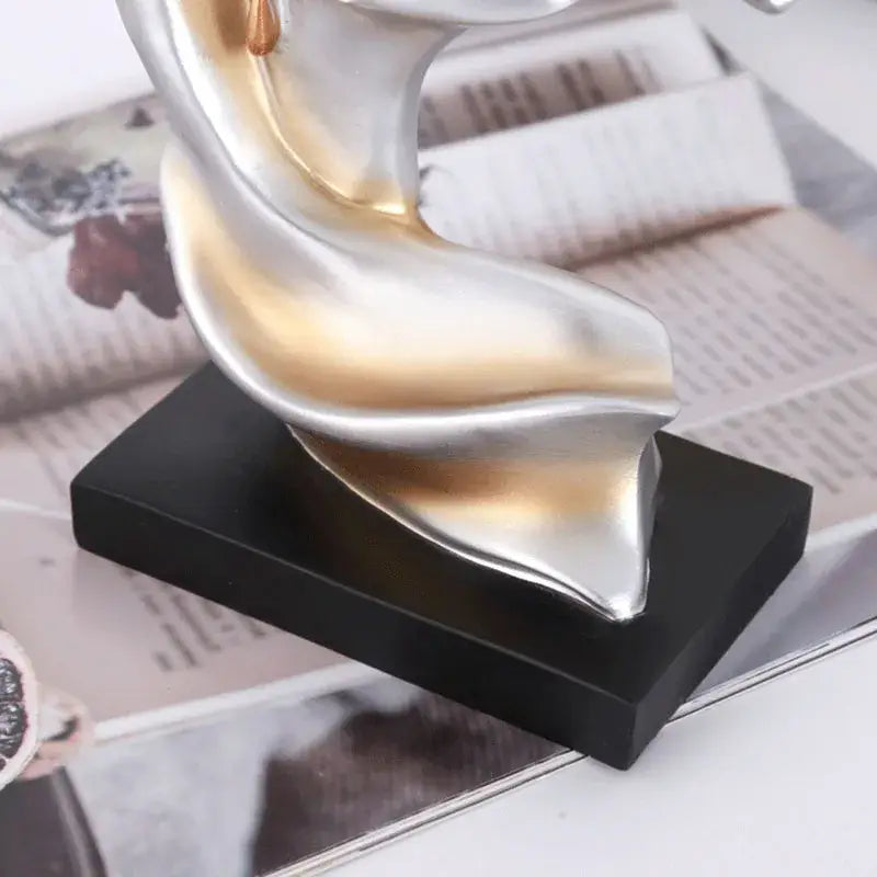 Elegant silver & gold 26cm resin kissing couple – living room decor