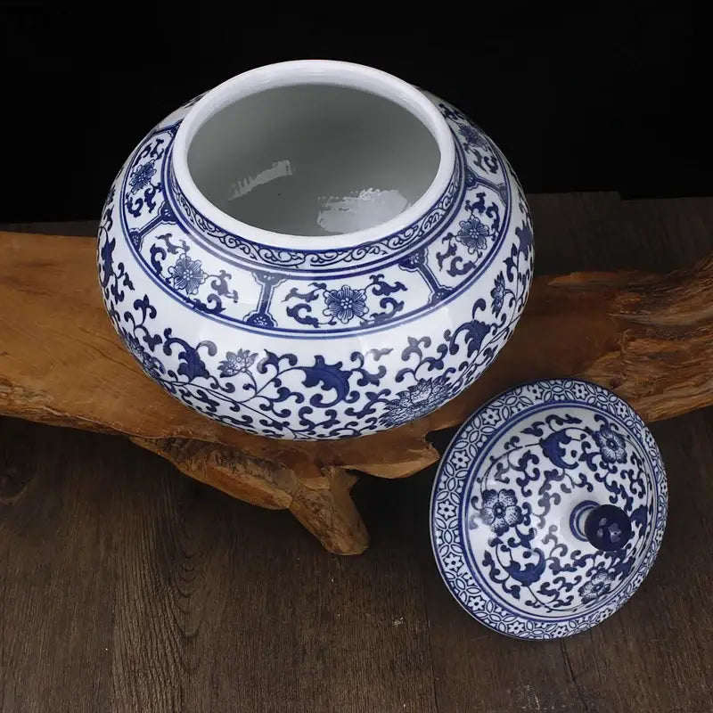 Floral blue & white porcelain storage tank – living room jar