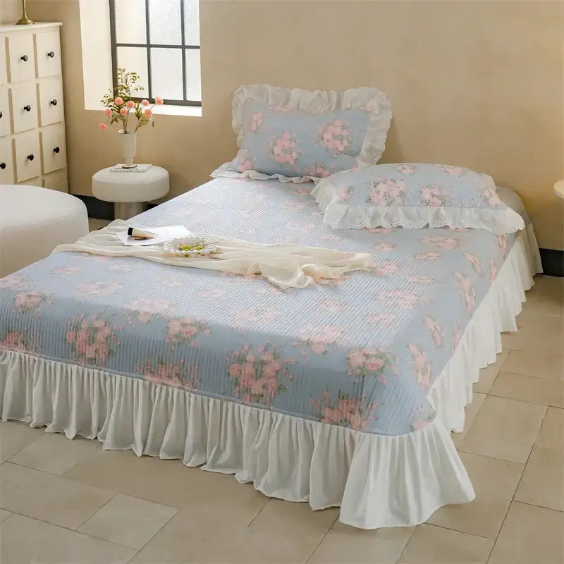 Floral pink and white quilted bedspread set bedroom ruffle decor