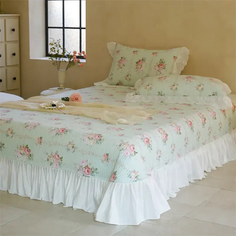 Floral pink and white quilted bedspread set bedroom ruffle decor
