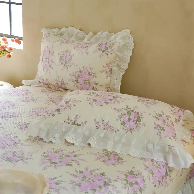 Floral pink and white quilted bedspread set bedroom ruffle decor