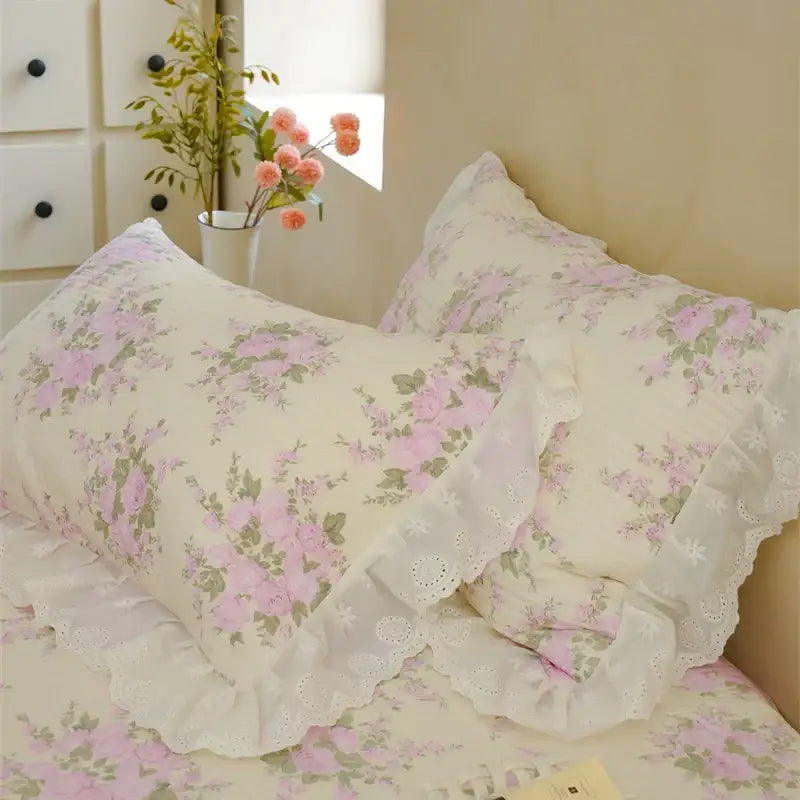 Floral pink and white quilted bedspread set bedroom ruffle decor