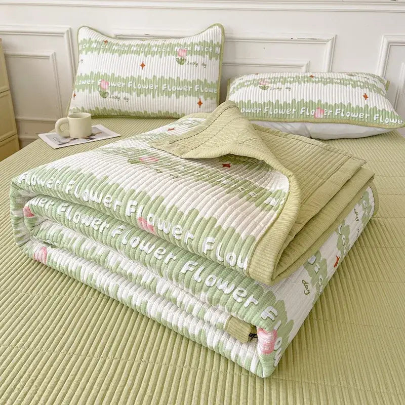 Floral pink & white cartoon small fresh bed sheets bedroom quilt