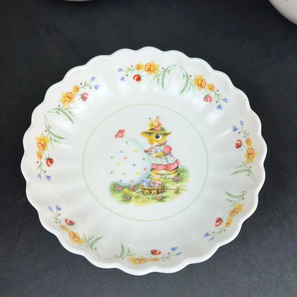 Floral scalloped white porcelain tulip dinnerware set dining room